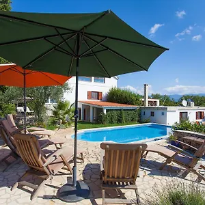 https://villa-mir-polje-krk.primorje-gorskikotar.com